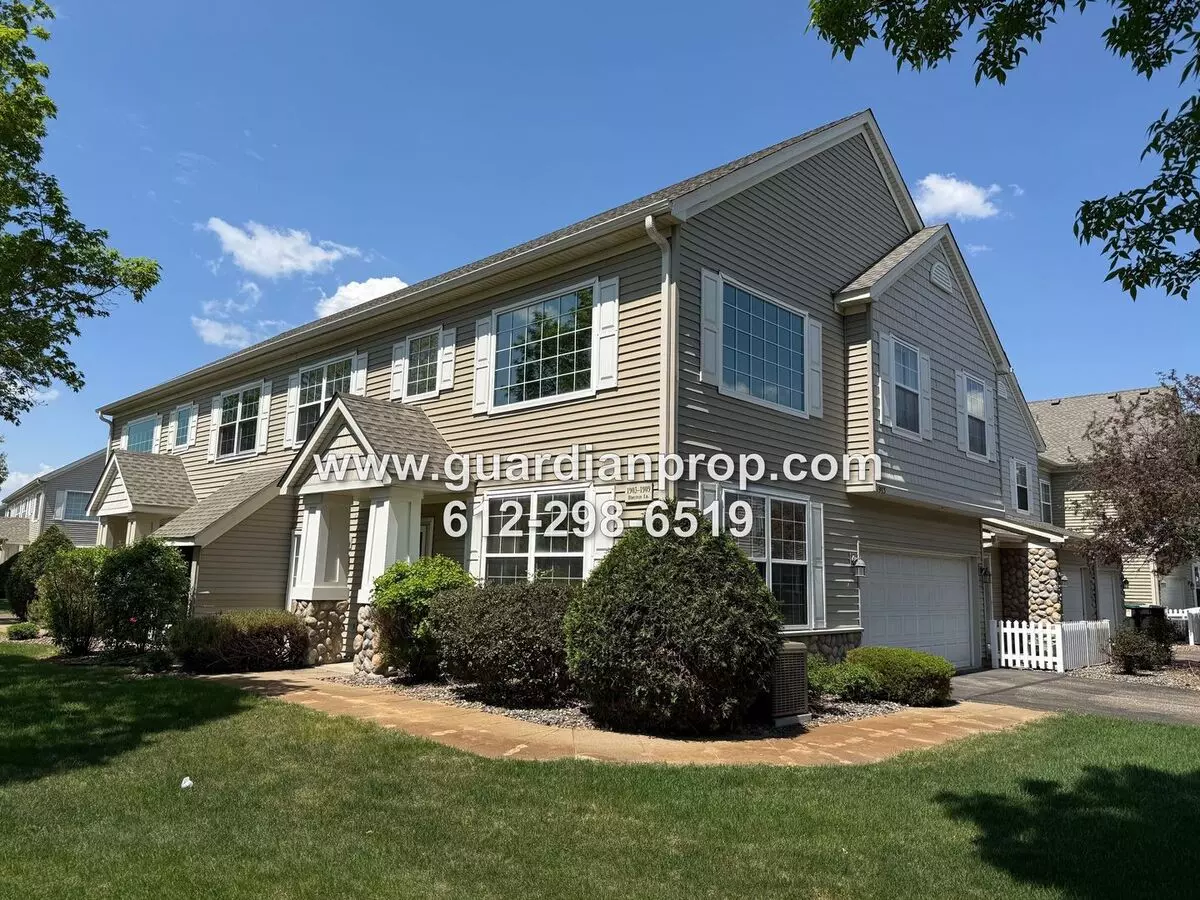 End Unit Townhouse For August, Vaulted Ceilings, Loft Area, Large Primary Suite, Yard Space House for rent in Shoreview, MN