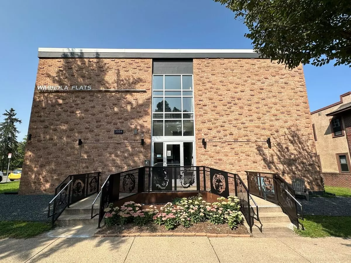 Lakes Area, Third Floor, Heat Paid, Video Walk Through, 0.5 Miles From Bde Maka Ska, 1 Month Free Apartment for rent in Minneapolis, MN