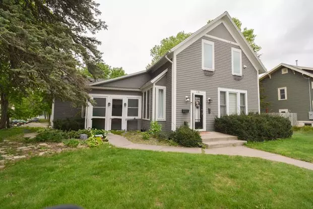 Incredible Home In The Heart Of Historic Sw! Apartment for rent in Rochester, MN