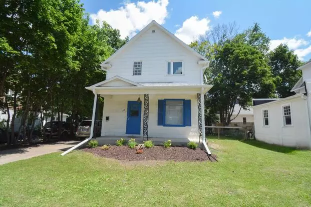 4 Bed 1.5 Bath Downtown Gem Available For Rent Now! Apartment for rent in Rochester, MN