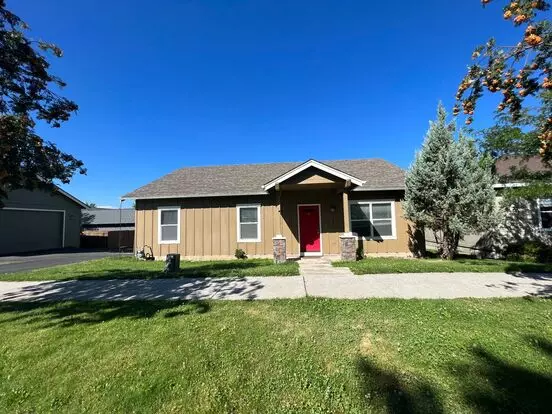 Single Level Home In Ne Bend Off Cooley! Apartment for rent in Bend, OR