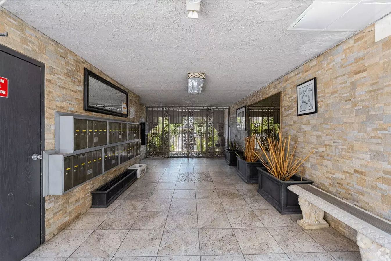 8155 Reseda Apartment for rent in Reseda, CA