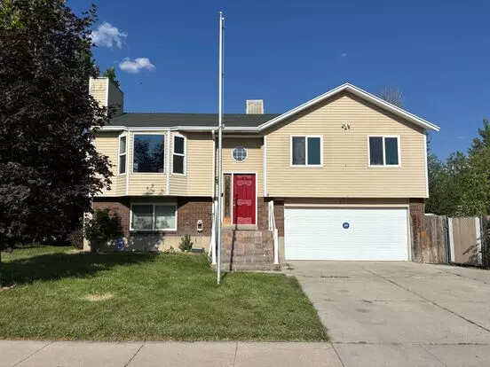 Spacious Split Level In Kearns! Apartment for rent in Kearns, UT