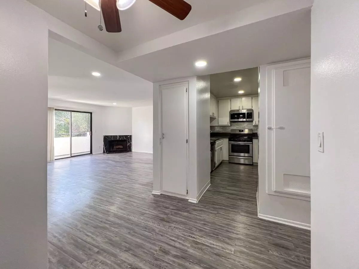 Gorgeous 2 Bed/2 Bath Apartment In Excellent Sherman Oaks Area! Apartment for rent in Sherman Oaks, CA