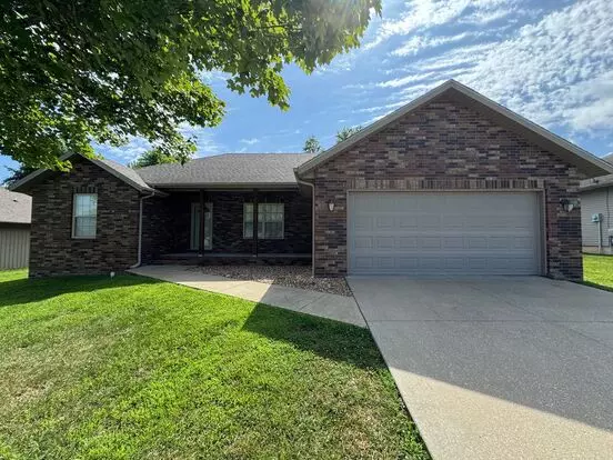 Beautiful 3 Bedroom 2 Bathroom Home Located In Bluebird Hills Subdivision Nixa, Mo Apartment for rent in Nixa, MO