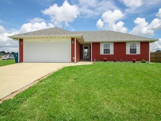 Great Home In Clever Located On Corner Lot Apartment for rent in Clever, MO