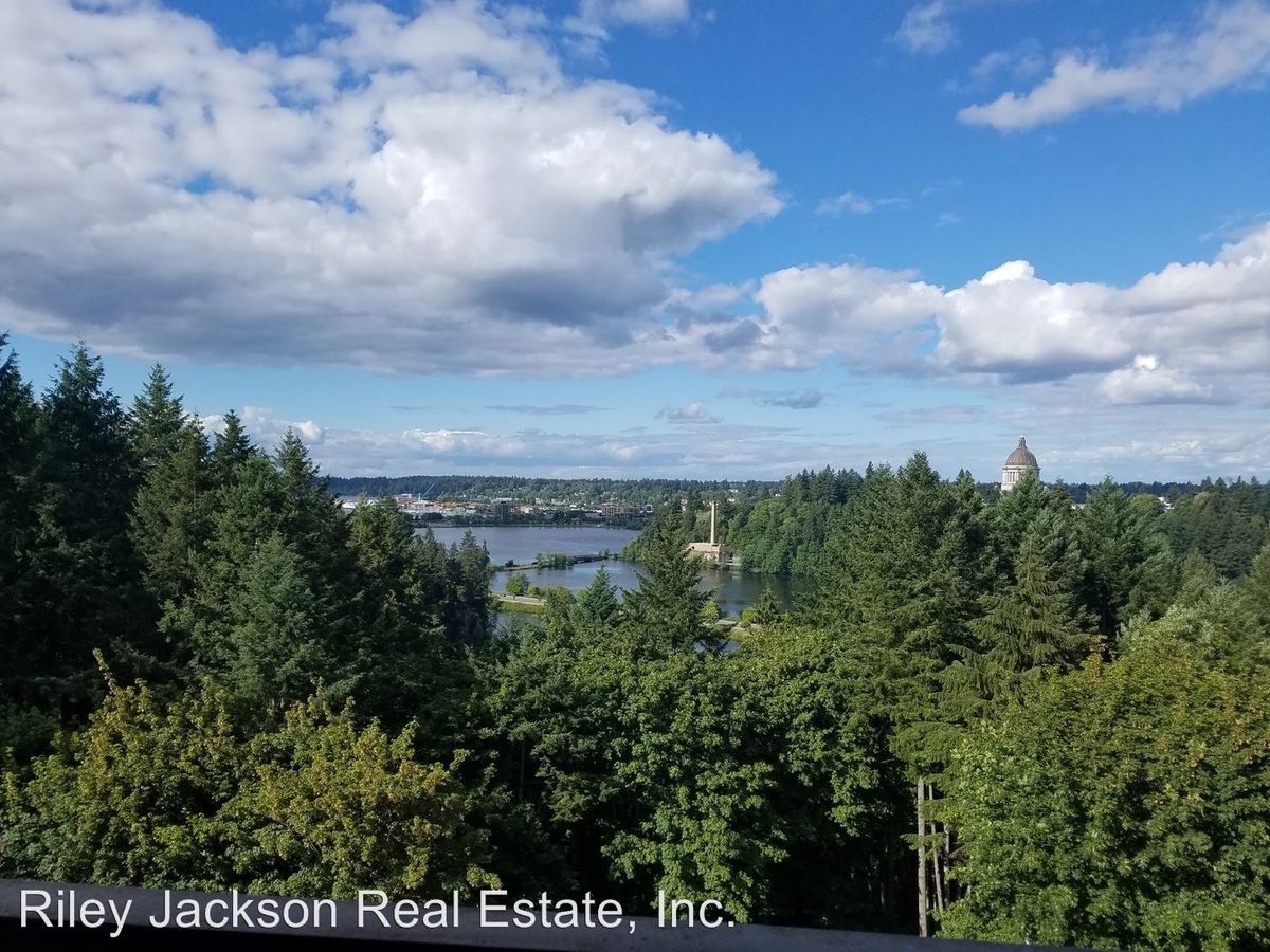 1910 Evergreen Park Dr 702 Capitol Lake Tower Condo Olympia, WA