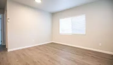 2 of 11 Broadway 4 PLEX Apartment for rent in Woodburn, OR