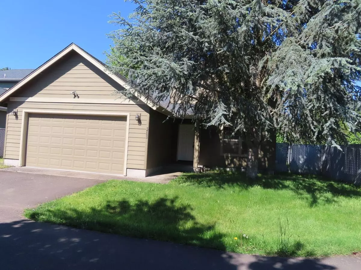 4 Bed/ 2.5 bath Two Story Home- In Barger Area! House for rent in Eugene, OR