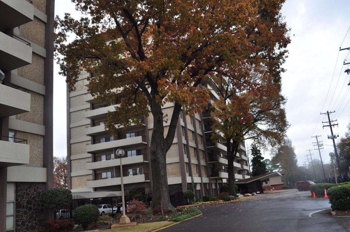 The Embassy Apartments 505 South Perkins Road Memphis, TN