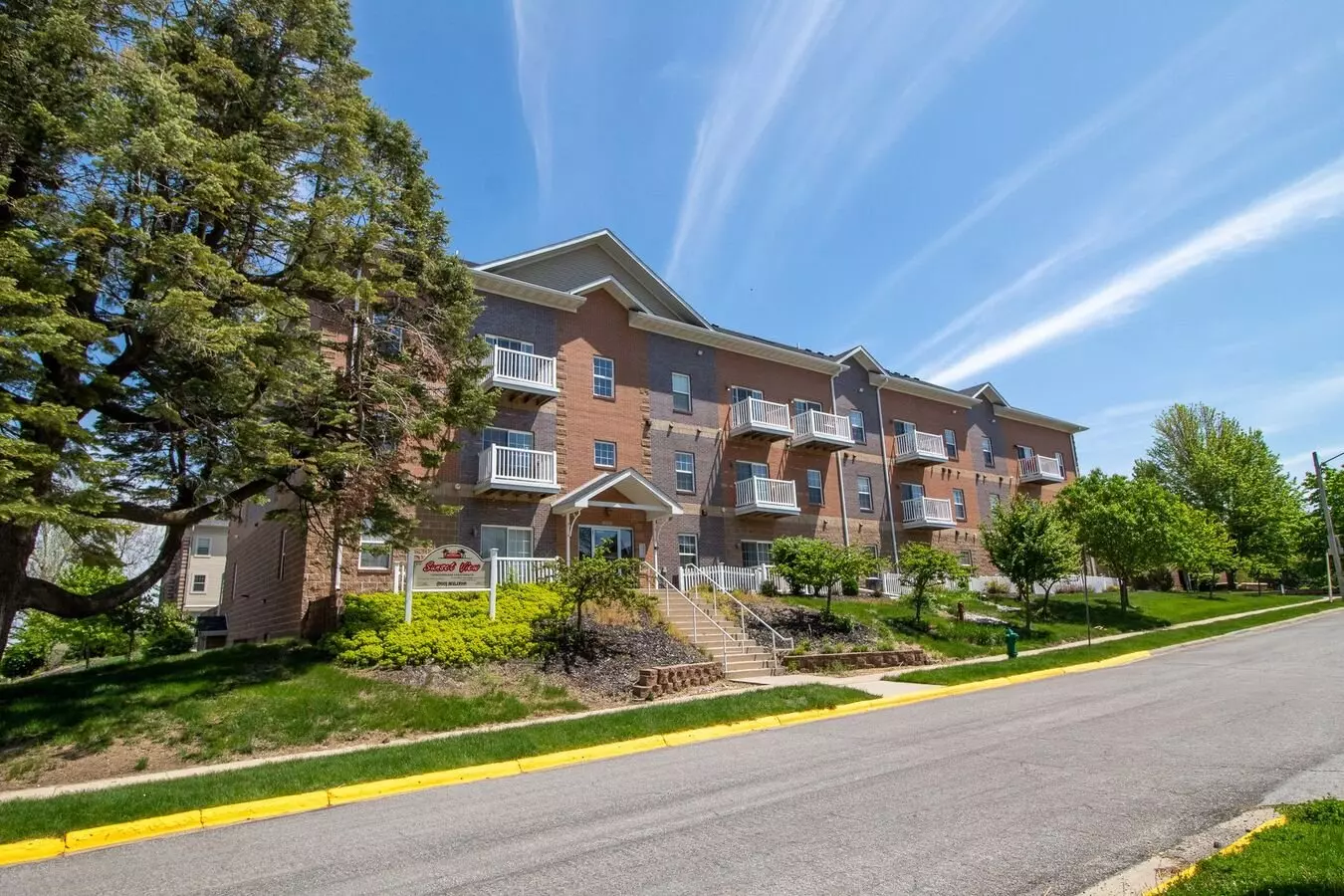 210 Gray - Sunset View Apartment for rent in Ames, IA