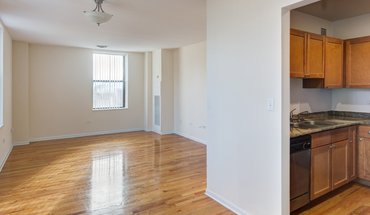 2 of 10 Sheridan Plaza Apartment for rent in Chicago, IL