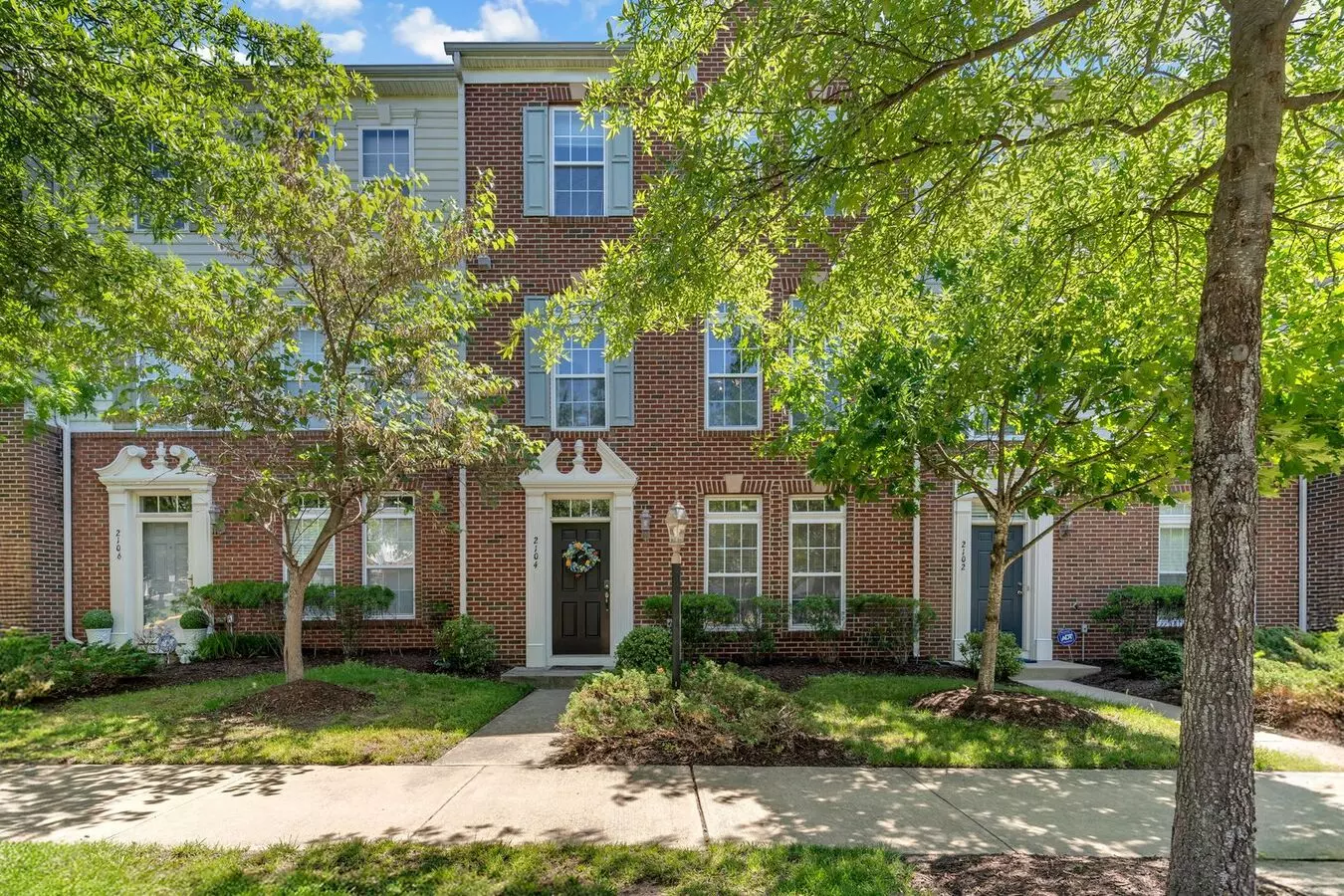 Beautiful 3-level 3 Br 2.5ba Townhome In Potomac Club Community! House for rent in Woodbridge, VA