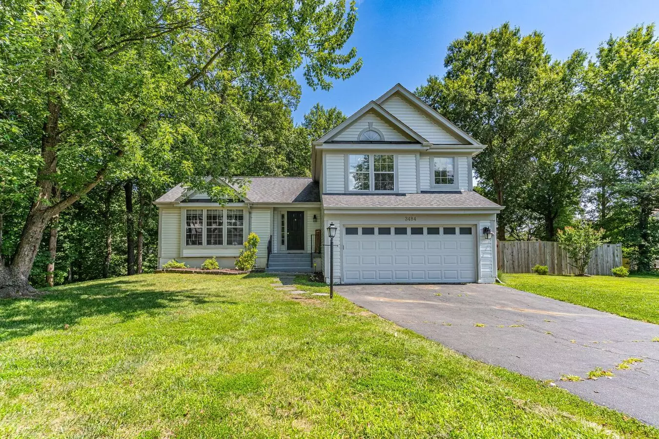 Spacious Home With 2-car Garage House for rent in Woodbridge, VA