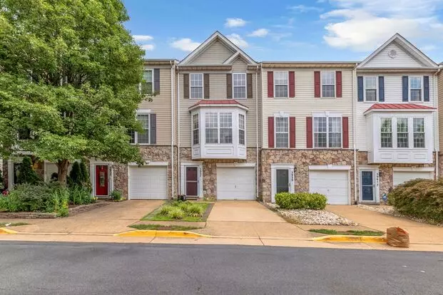 Dream Townhome In Kingstowne – Updated Elegance With Flexible Living Space Apartment for rent in Alexandria, VA
