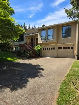 Large 10K Ft Lot! 3 Br 2 Bth, 2 Family Rooms, Grassy Backyard~ Apartment for rent in Gladstone, OR Large 10K Ft Lot! 3 Br 2 Bth, 2 Family Rooms, Grassy Backyard~ Apartment for rent in Gladstone, OR