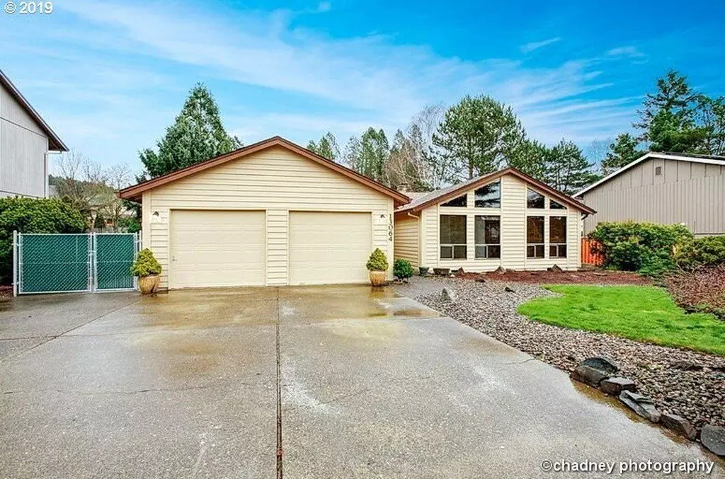 One Level Immaculate Condition Ranch -huge Fenced Backyard - Happy Valley! House for rent in Happy Valley, OR