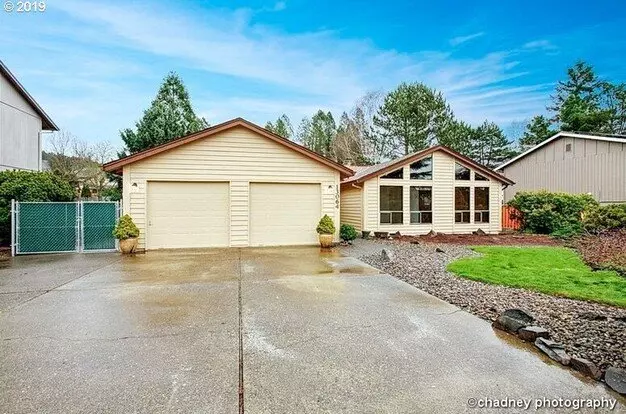 One Level Immaculate Condition Ranch -huge Fenced Backyard - Happy Valley! Apartment for rent in Happy Valley, OR