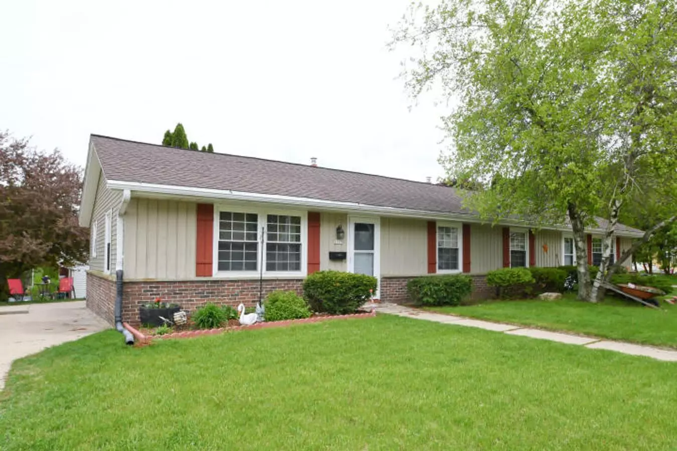 1117-1119 Green Tree Rd Apartment for rent in West Bend, WI