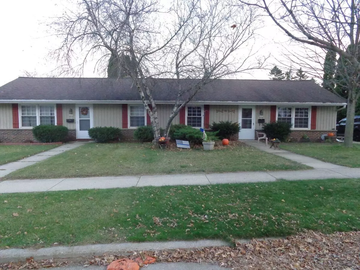 2 of 3 1117-1119 Green Tree Rd Apartment for rent in West Bend, WI