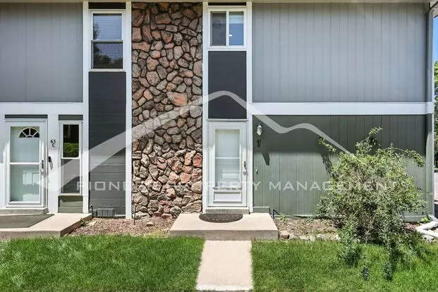 Spacious Townhouse With Washer/dryer And Central Ac Apartment for rent in Aurora, CO