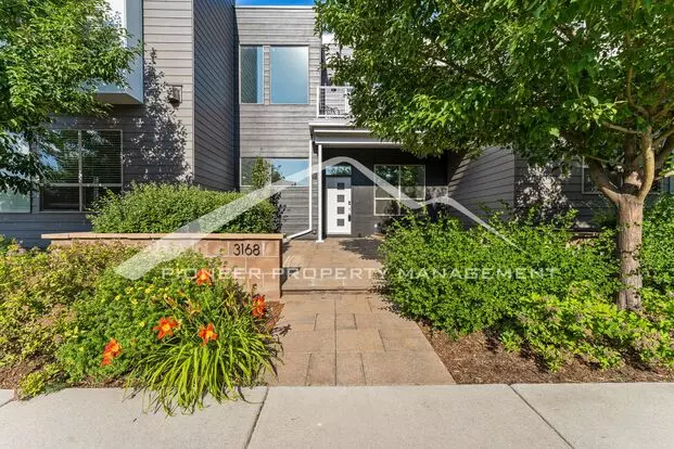Gorgeous Townhome With Central A/c And 2 Car Garage Apartment for rent in Denver, CO Gorgeous Townhome With Central A/c And 2 Car Garage Apartment for rent in Denver, CO