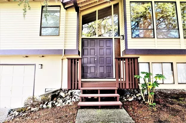 Charming 4-bedroom Home With Bonus Rooms & Large Yard! Apartment for rent in Bellevue, WA