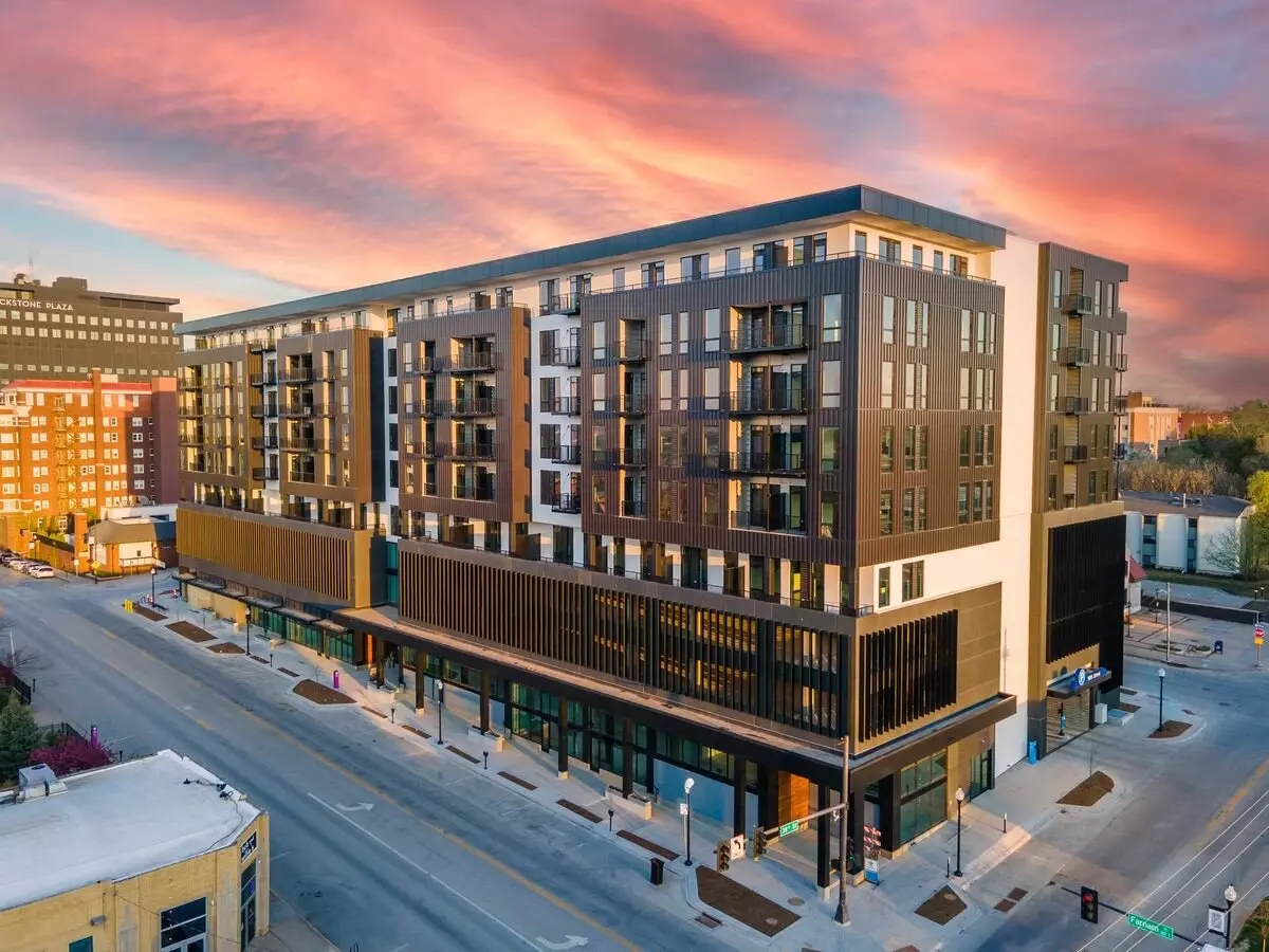 Thirty Seven West Farnam Apartment for rent in Omaha, NE