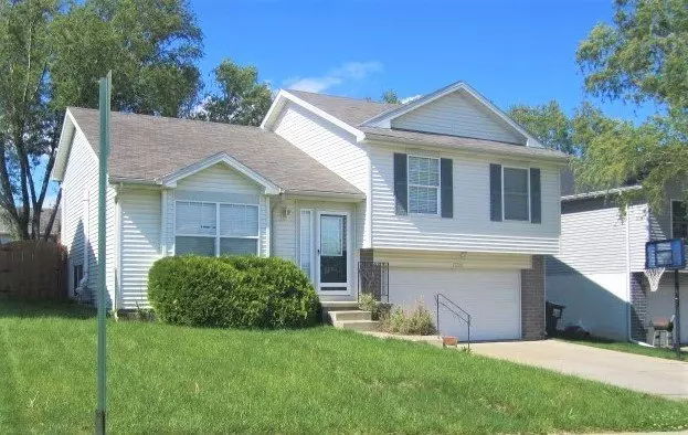Move-in Special Offer!!! Sw Omaha Charmer, 3 Bed 2 Bath 2 Car Garage $2050 House for rent in Omaha, NE