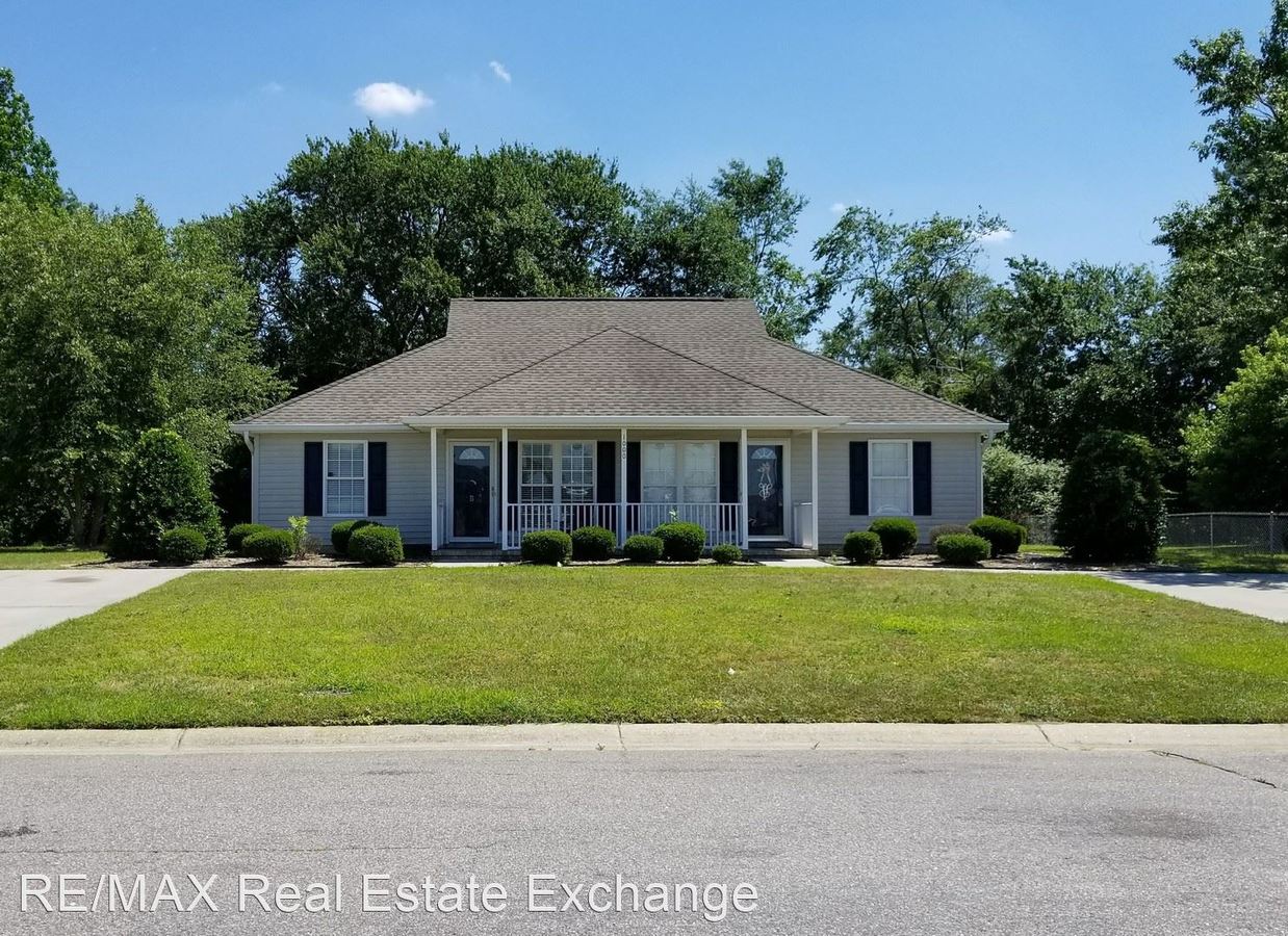 Pinecrest Drive - M &amp; M Apartment for rent in Lumberton, NC