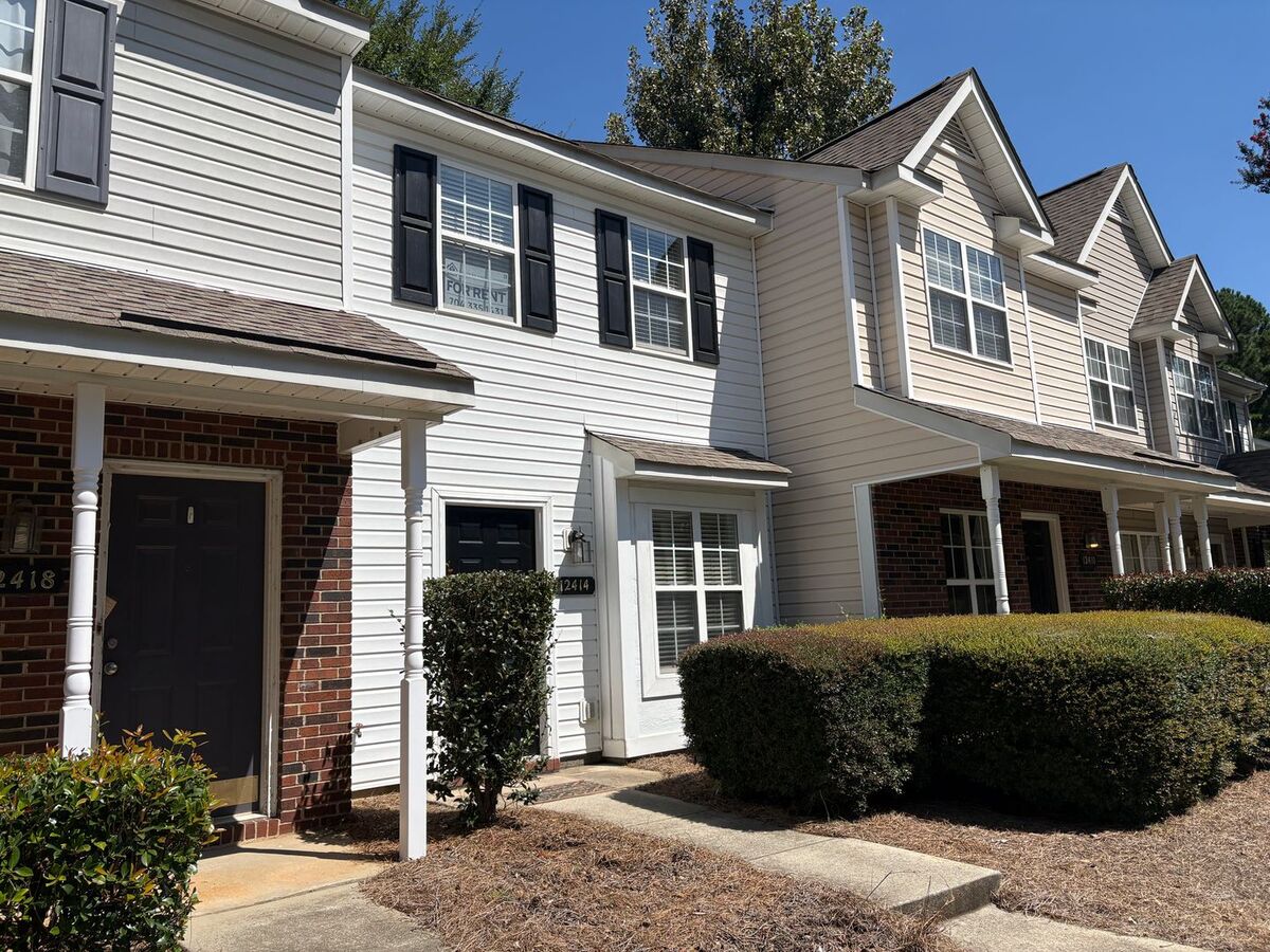 2 Bedroom Townhome In Maplecrest Complex!! Apartments Charlotte, NC