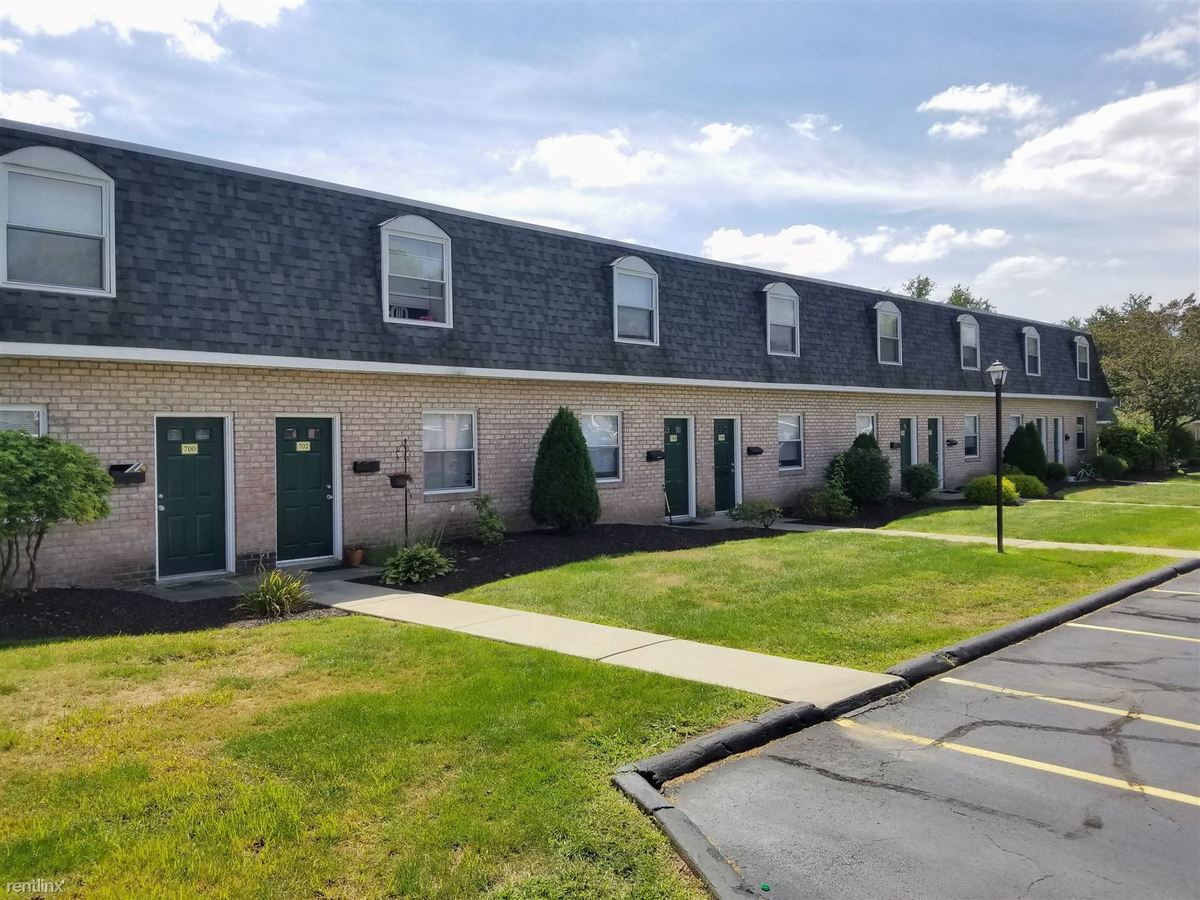724 Hemlock Square Zelienople, PA Apartment for Rent