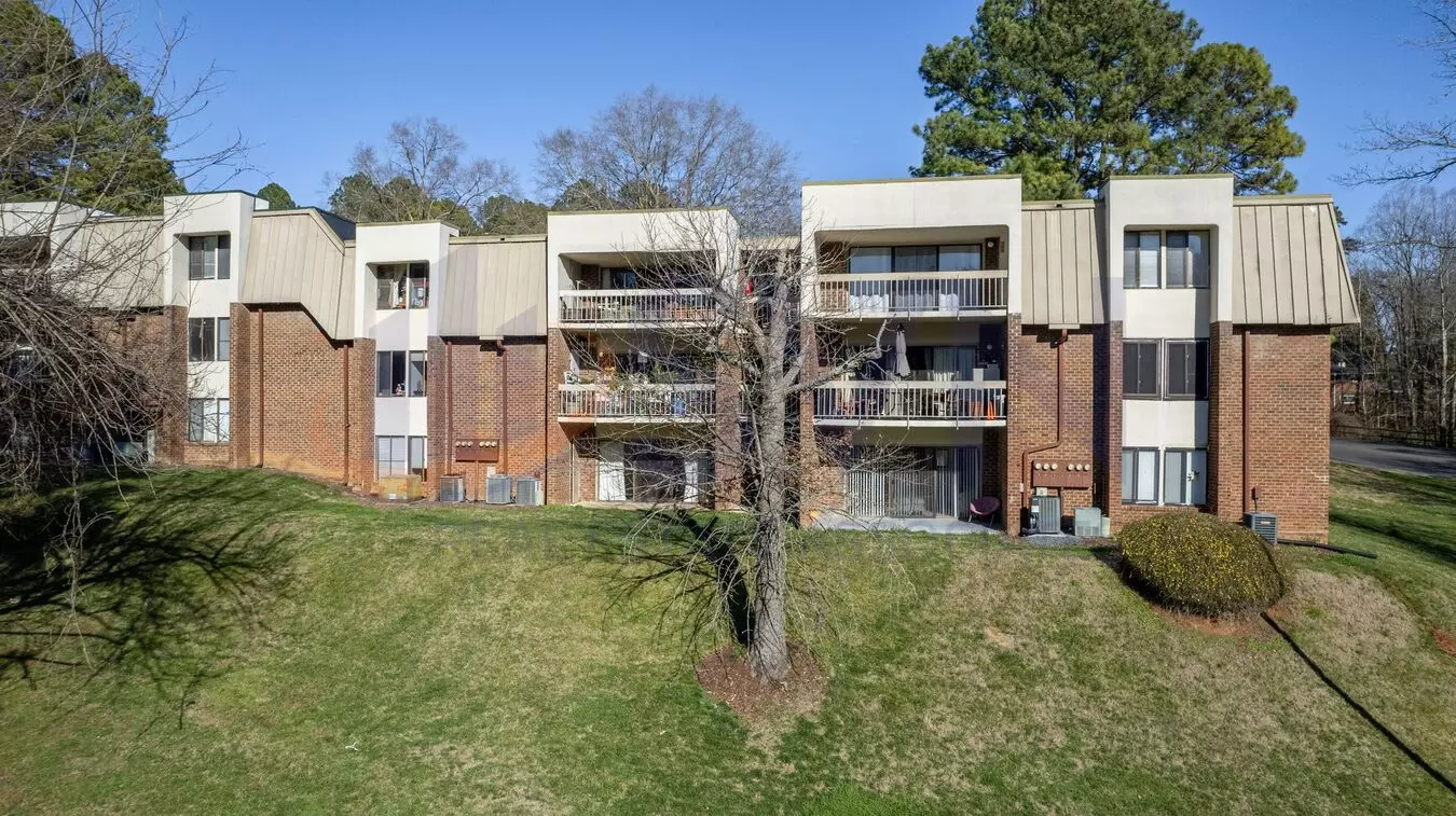 Charming 2-bedroom Condo For Rent In Chapel Hill, Nc | 104-f Bolinwood Condominiums House for rent in Chapel Hill, NC