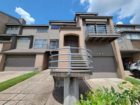 This Immaculately Maintained, Three Bed, Four Bath, Canal Front Home, Brand New High Quaility Vinyl Wood Flooring, Comes Equipped With A Remote Boat Lift And Easy Access To Clear Lake. Down Stairs Flex Space With Full Bath Could Be Used As Additional Livi Apartment for rent in Houston, TX