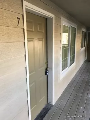 Fully Updated 1 Bedroom, Close To Downtown, Shopping And Transit! Pets Negotiable. Apartment for rent in Portland, OR
