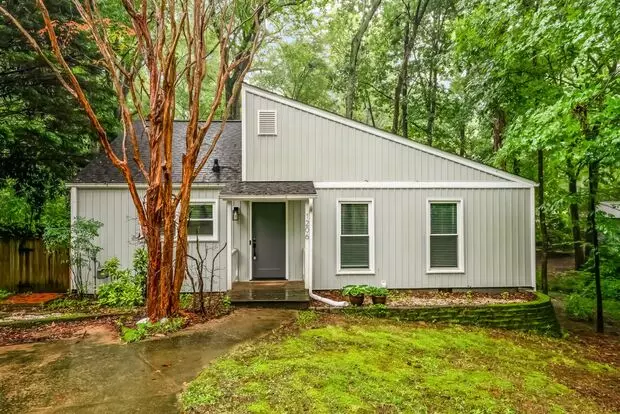 (application Pending) Charming 3 Bedroom Contemporary Home In The Heart Of Cary Apartment for rent in Cary, NC (application Pending) Charming 3 Bedroom Contemporary Home In The Heart Of Cary Apartment for rent in Cary, NC
