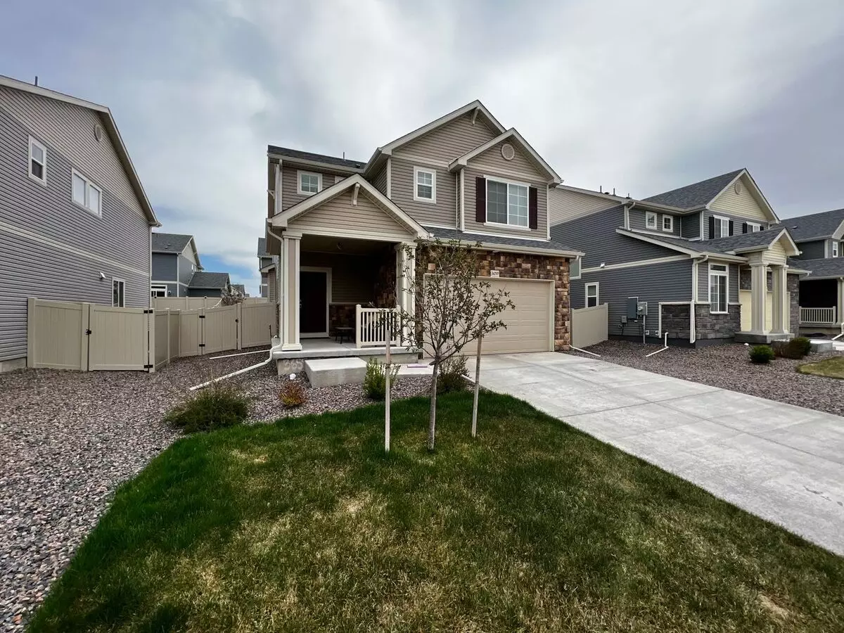 Stunning 4 Bed 3.5 Bath In Johnstown. Available In July! House for rent in Johnstown, CO