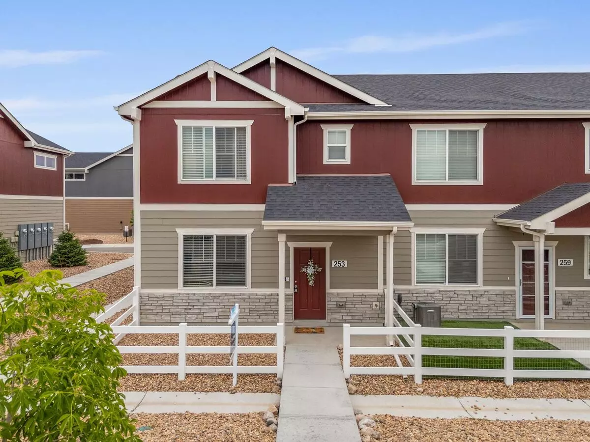 Beautiful 3-bedroom Townhome With Park Views- Available Now! House for rent in Johnstown, CO