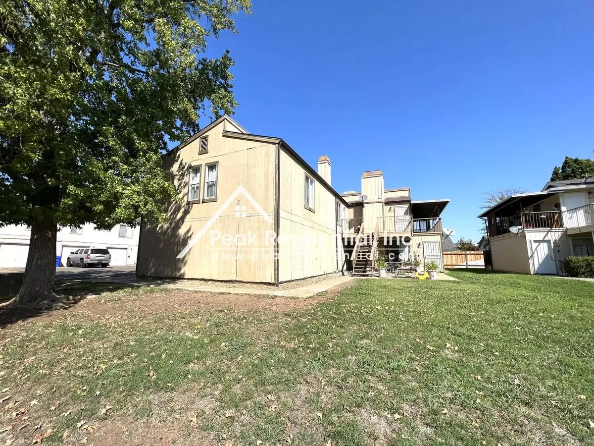 Spacious Elk Grove 3bd/2ba Triplex With Backyard House for rent in Elk Grove, CA