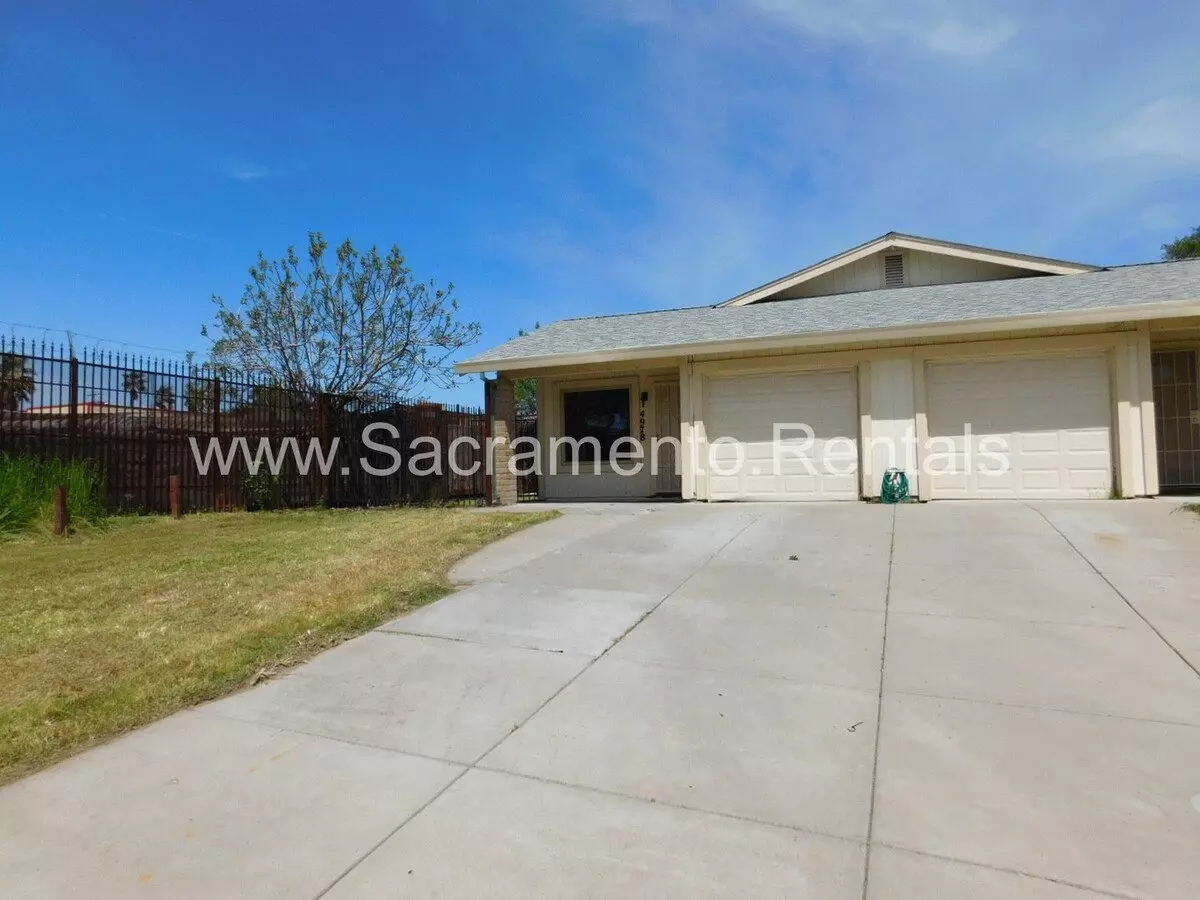 Spacious 2bd/1ba Duplex With Garage Near American River College House for rent in Sacramento, CA