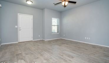 Ruby Realty Llc - 1348 Corsica Apartment for rent in Fayetteville, AR