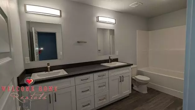 100 &amp; 102 Oak St. Apartment for rent in Winlock, WA
