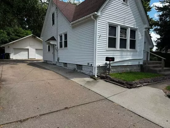 3 Bedroom, 2 Bath House With 2 Car Detached Garage Apartment for rent in Davenport, IA