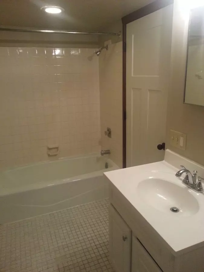 1609 10th St #4 SE Apartment for rent in Rochester, MN