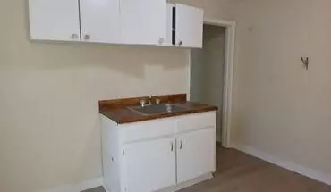 4 of 9 Delightful 2 Bedroom 1 Bath Duplex - Open To Section 8 House for rent in Memphis, TN