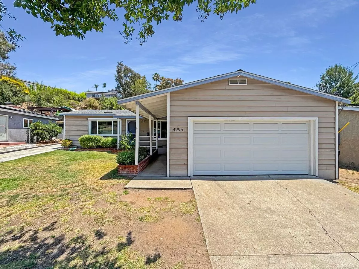 Beautiful 4bd/3ba House Near Sdsu W/ W/d, Bonus Family Room, & Covered Patio! House for rent in San Diego, CA
