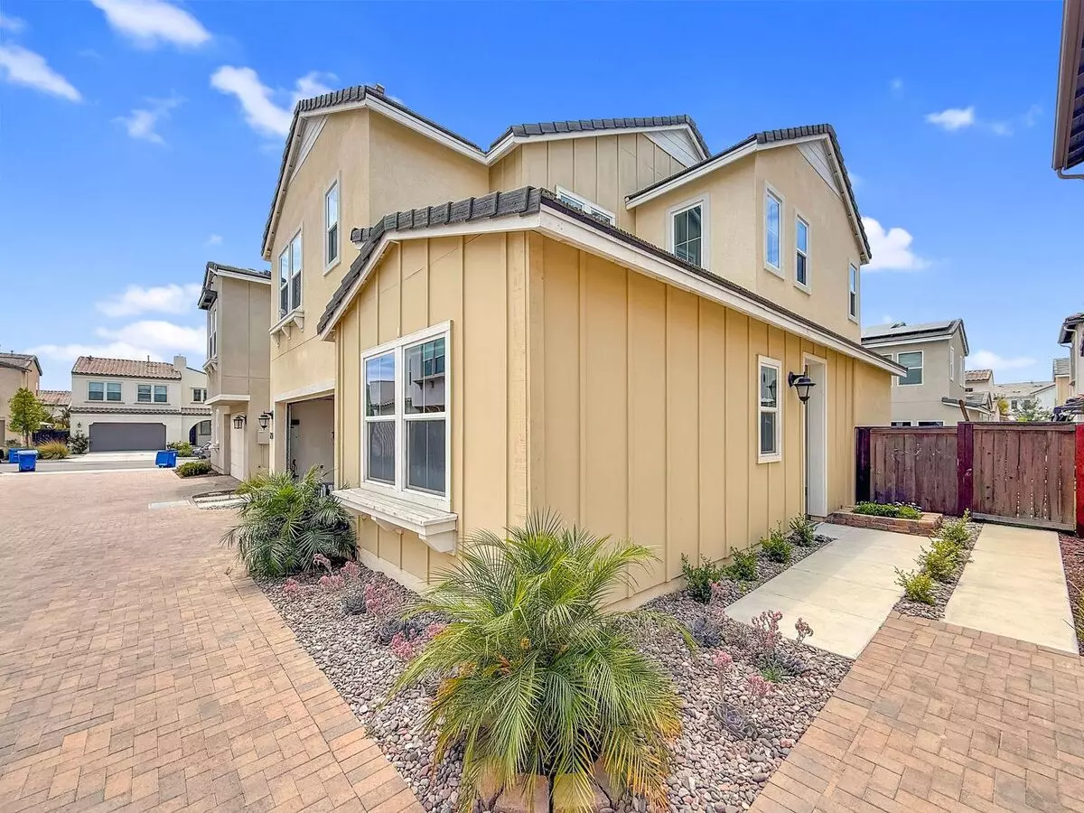 Charming 4br/3ba Two-story House With Attached Garage In Otay Ranch House for rent in Chula Vista, CA