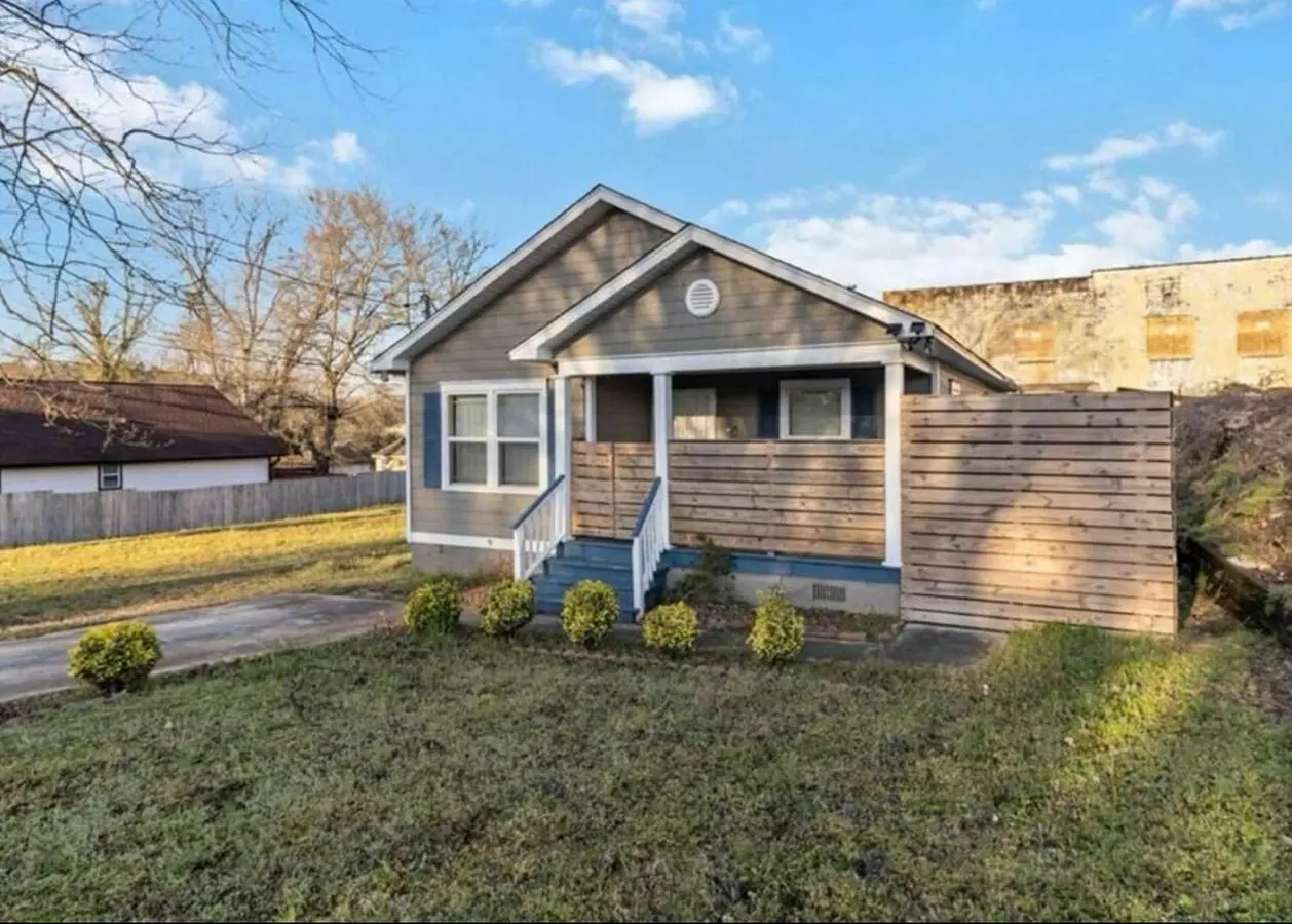 4bd/2ba Home Minutes From W. Midtown W/ Fully Fenced Backyard! House for rent in Atlanta, GA