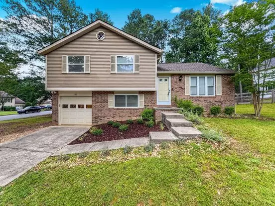 Charming 3bd/2ba Home In Prime Roswell Location – Walk To Downtown! Apartment for rent in Roswell, GA
