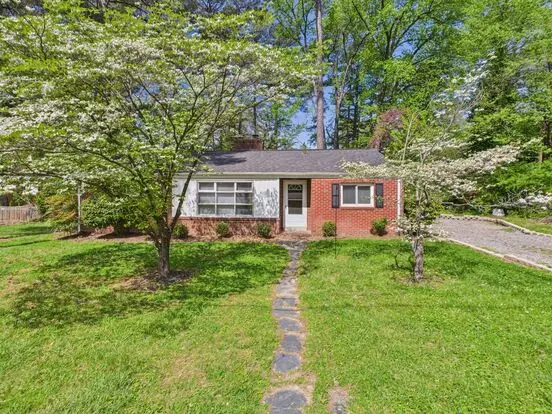 Cute 2 Bedroom Rancher In West End Available Now!!! Apartment for rent in Henrico, VA